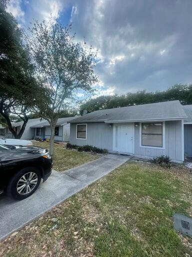 3815 Woodridge Ter Ter, Palm Springs, FL 33461