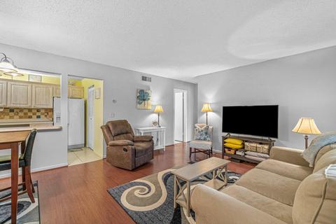 209 Pine Hov Cir #D-2, Greenacres, FL 33463