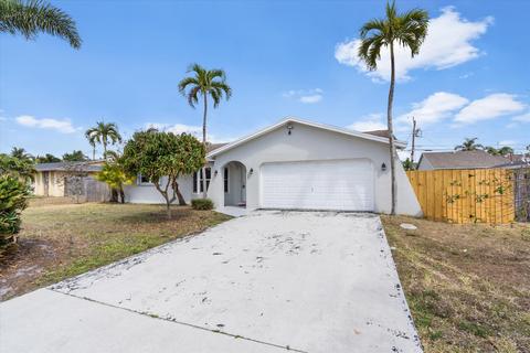 130 W Arch Dr, Lake Worth, FL 33467