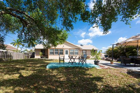 1245 SW Fox Ct, Port Saint Lucie, FL 34953