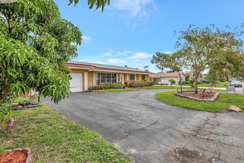 7513 NW 41st St, Coral Springs, FL 33065