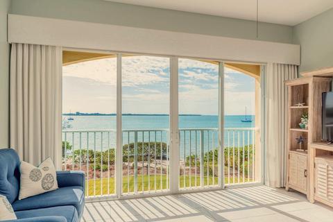 29 Harbour Isle W Dr UNIT 205, Fort Pierce, FL 34949