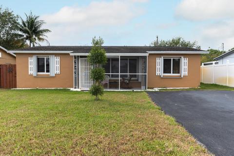 5600 S 38th Ct, Greenacres, FL 33463