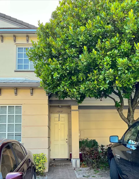 1009 Lucaya Dr, Riviera Beach, FL 33404