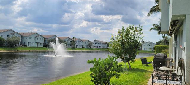 3270 Laurel Ridge Cir, Riviera Beach, FL 33404