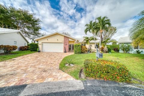 5668 Pinecrest Cir, Boca Raton, FL 33433