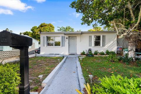 943 W Lakewood Rd, West Palm Beach, FL 33405