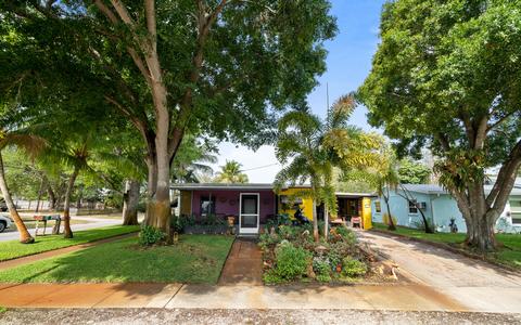 882 NE Rio Ave, Jensen Beach, FL 34957