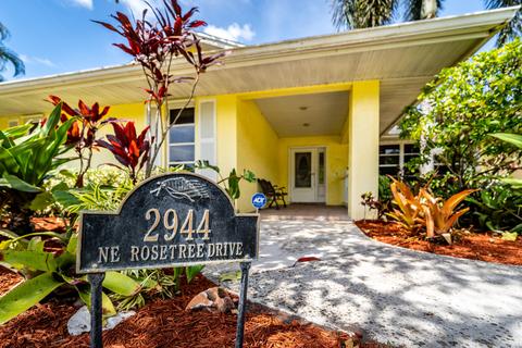 2944 NE Rosetree Dr, Jensen Beach, FL 34957