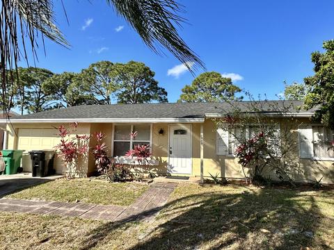 1942 SE Aires Ln, Port Saint Lucie, FL 34983