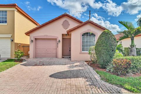 1077 Via Jardin, Riviera Beach, FL 33418