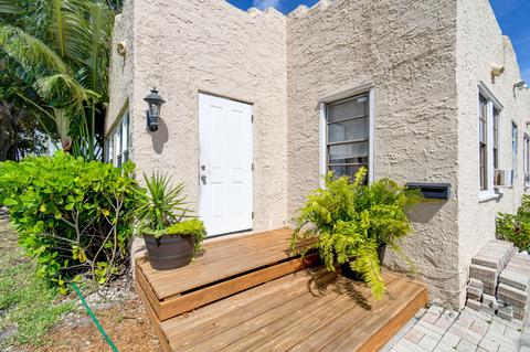 731 W Lakewood Rd, West Palm Beach, FL 33405