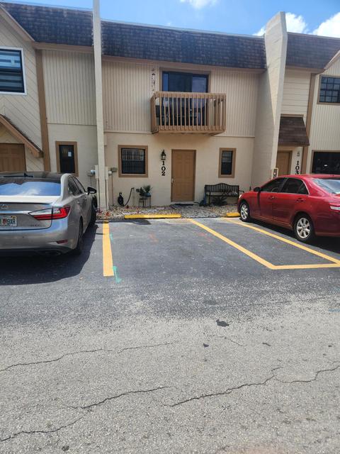 3900 SW 52nd Ave #102, Pembroke Park, FL 33023