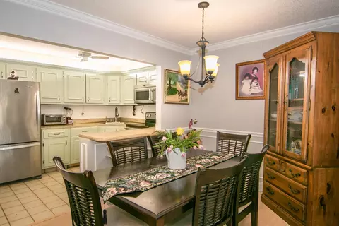 325 Pine Ridge Cir #A-2, Greenacres, FL 33463