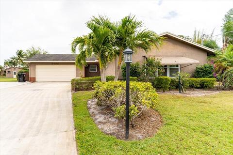 2455 SE Bordeaux Ct, Port Saint Lucie, FL 34952