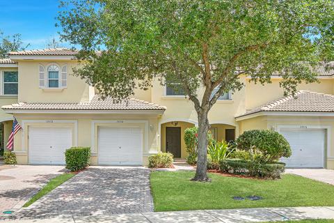 13374 Georgian Ct, Wellington, FL 33414