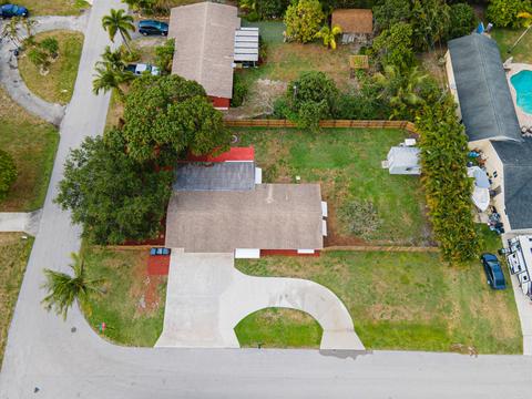 4693 Wenhart Rd, Lake Worth, FL 33463