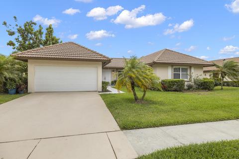 10228 Greentrail Dr N, Boynton Beach, FL 33436
