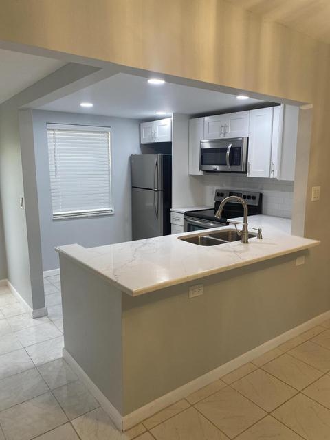 1015 Country Club Dr #105, Margate, FL 33063