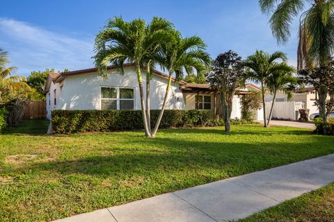 218 S Sequoia Dr, West Palm Beach, FL 33409