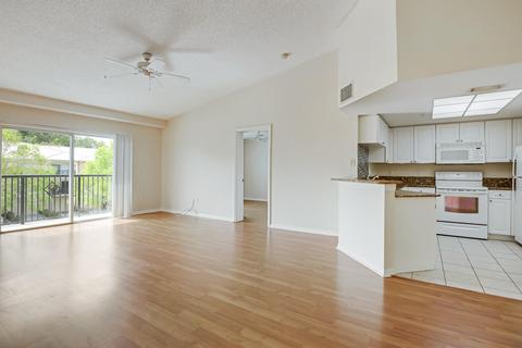 800 Crestwood Court S Ct #817, Royal Palm Beach, FL 33411