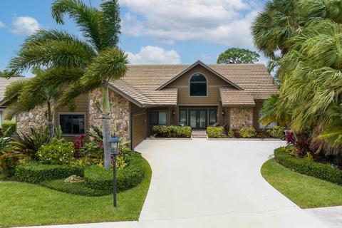 2707 Biarritz Dr, West Palm Beach, FL 33410