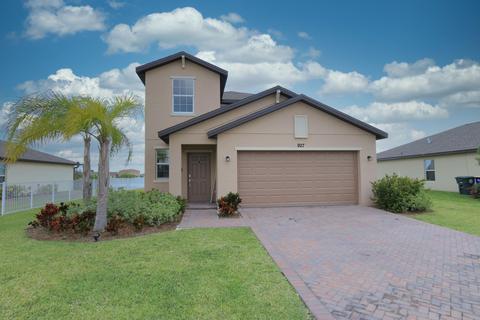 927 Bent Creek Dr, Fort Pierce, FL 34947