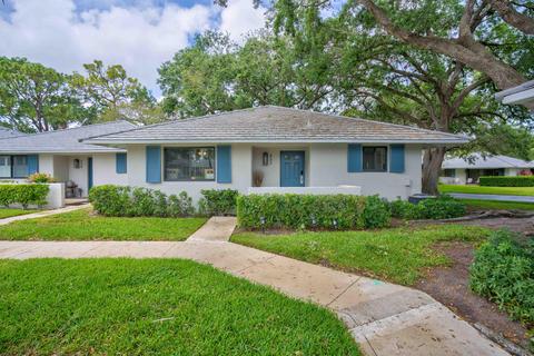 537 Club Dr, Palm Beach Gardens, FL 33418