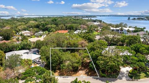 27 Rio Vista Dr, Sewalls Point, FL 34996