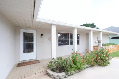 2368 SE Calcutta Cir, Port Saint Lucie, FL 34952
