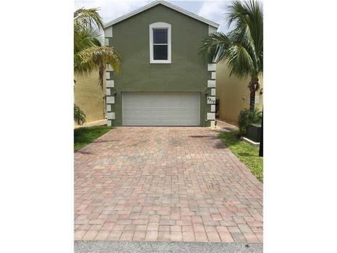 3217 Johns Pl, Palm Springs, FL 33461