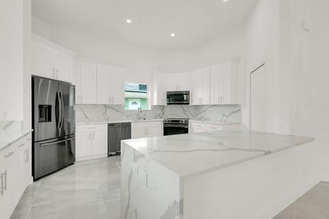 2782 SW Savona Blvd, Port Saint Lucie, FL 34953