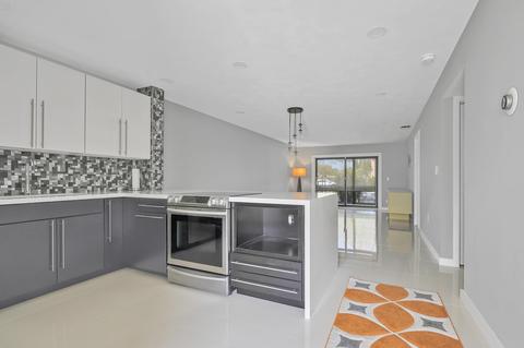 200 Berkley Rd #106, Hollywood, FL 33024
