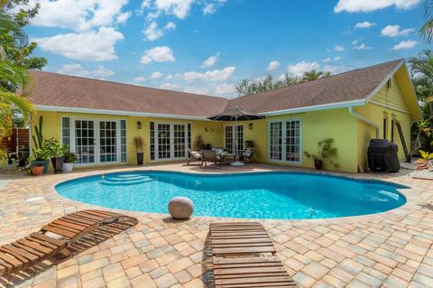 948 NW 37th Ave, Delray Beach, FL 33445