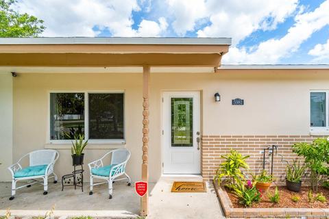 5981 S 38th Ct, Greenacres, FL 33463