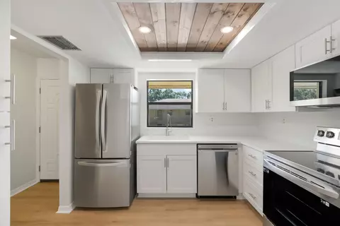 400 18th St #J8, Vero Beach, FL 32960