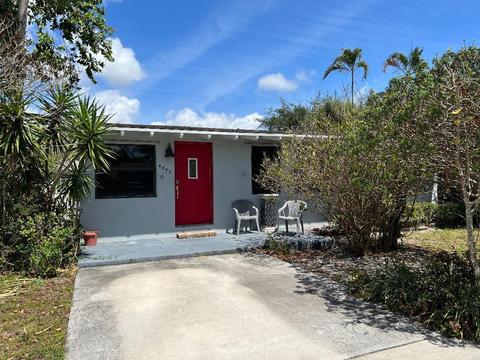 4945 Canton Rd, Lake Worth, FL 33463