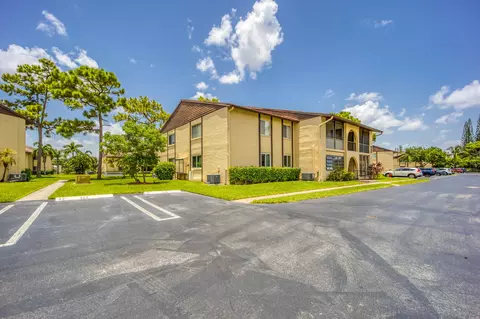 333 Pine Ridge Cir #D1, Greenacres, FL 33463