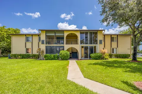 329 Pine Ridge Cir #D1, Greenacres, FL 33463