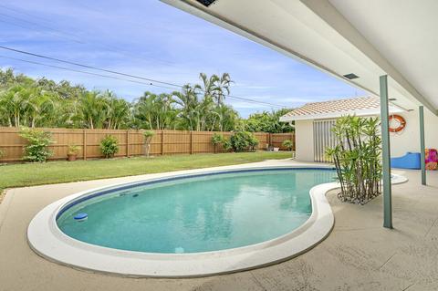 320 NE 3rd Ct, Boca Raton, FL 33432