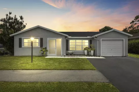7420 Pine Park Dr S, Lake Worth, FL 33467