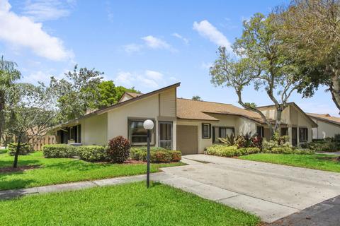 18581 Sunburst Ln, Boca Raton, FL 33496