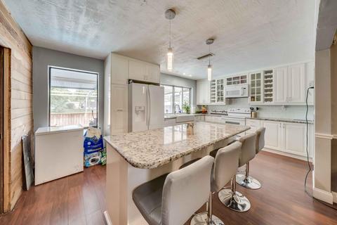 8045 NW 21st St, Sunrise, FL 33322