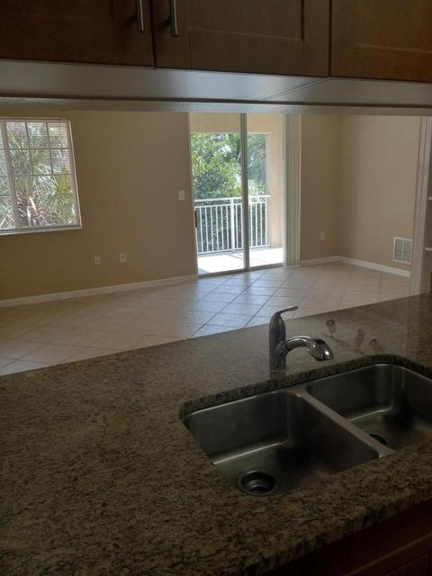 6386 Emerald Dunes Dr #307, West Palm Beach, FL 33411