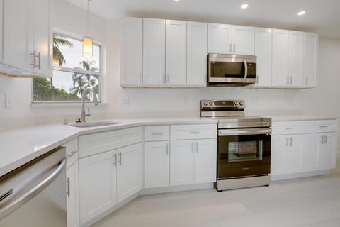 3590 Via Poinciana #102, Lake Worth, FL 33467