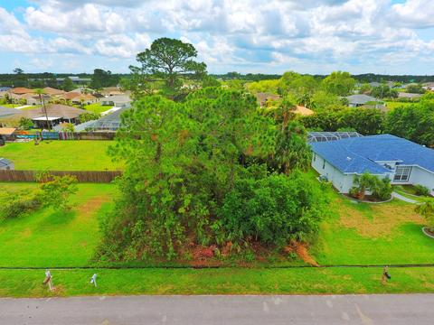 1749 SW Commargo St, Port Saint Lucie, FL 34953