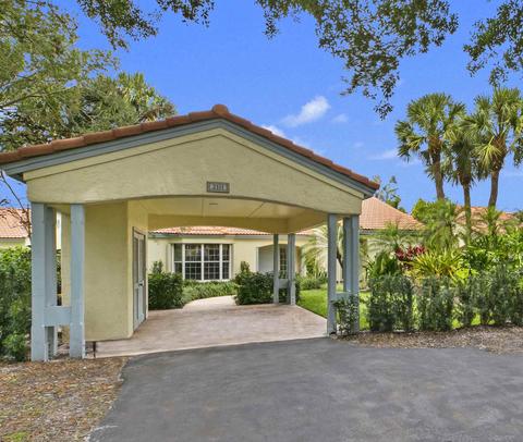 2311 Las Casitas Dr, Wellington, FL 33414