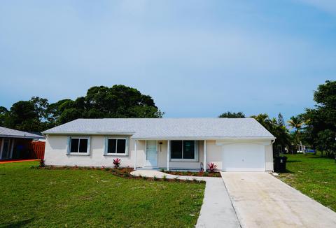 1322 SE Roanoke St, Port Saint Lucie, FL 34952