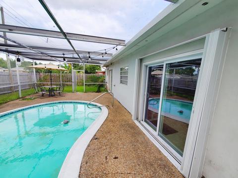 5941 NW 18th Ct, Sunrise, FL 33313