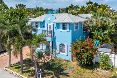 27 Douglas Dr, Ocean Ridge, FL 33435